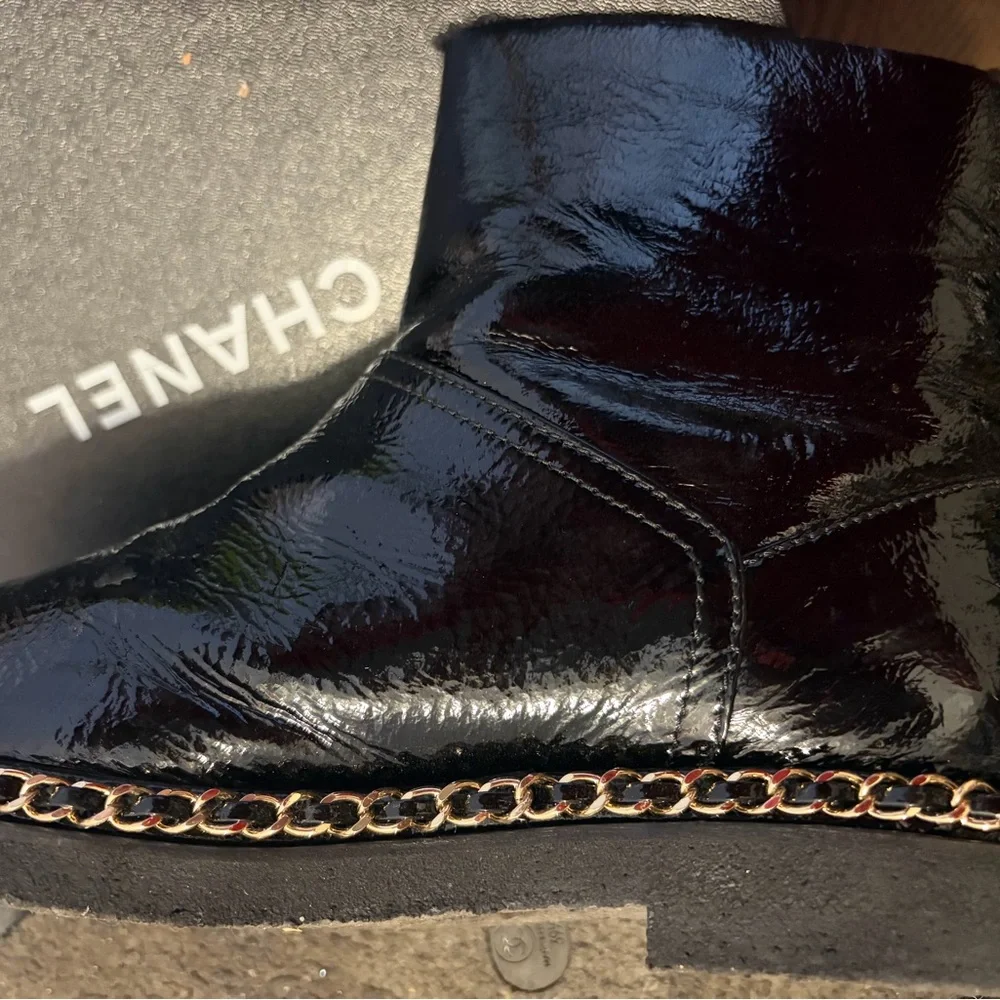 CHANEL Black patent Leather Boots - Picture 2 of 9